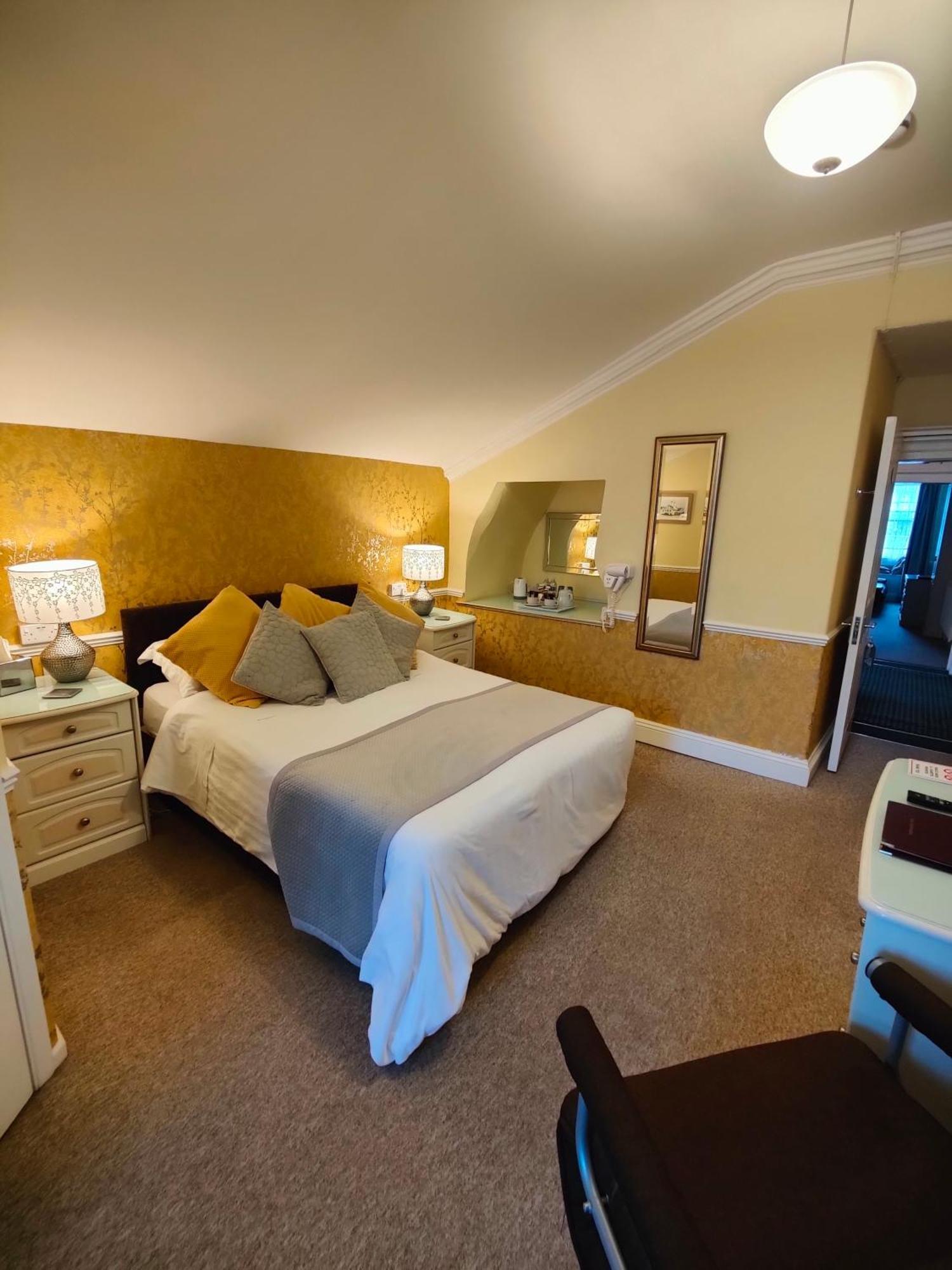 The Pack O' Cards Hotel Combe Martin Bagian luar foto