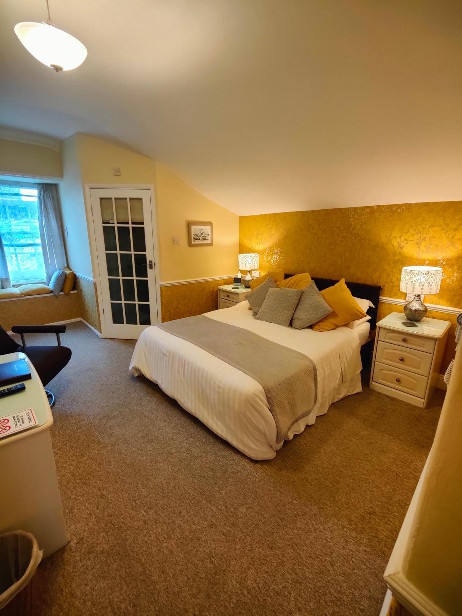 The Pack O' Cards Hotel Combe Martin Bagian luar foto