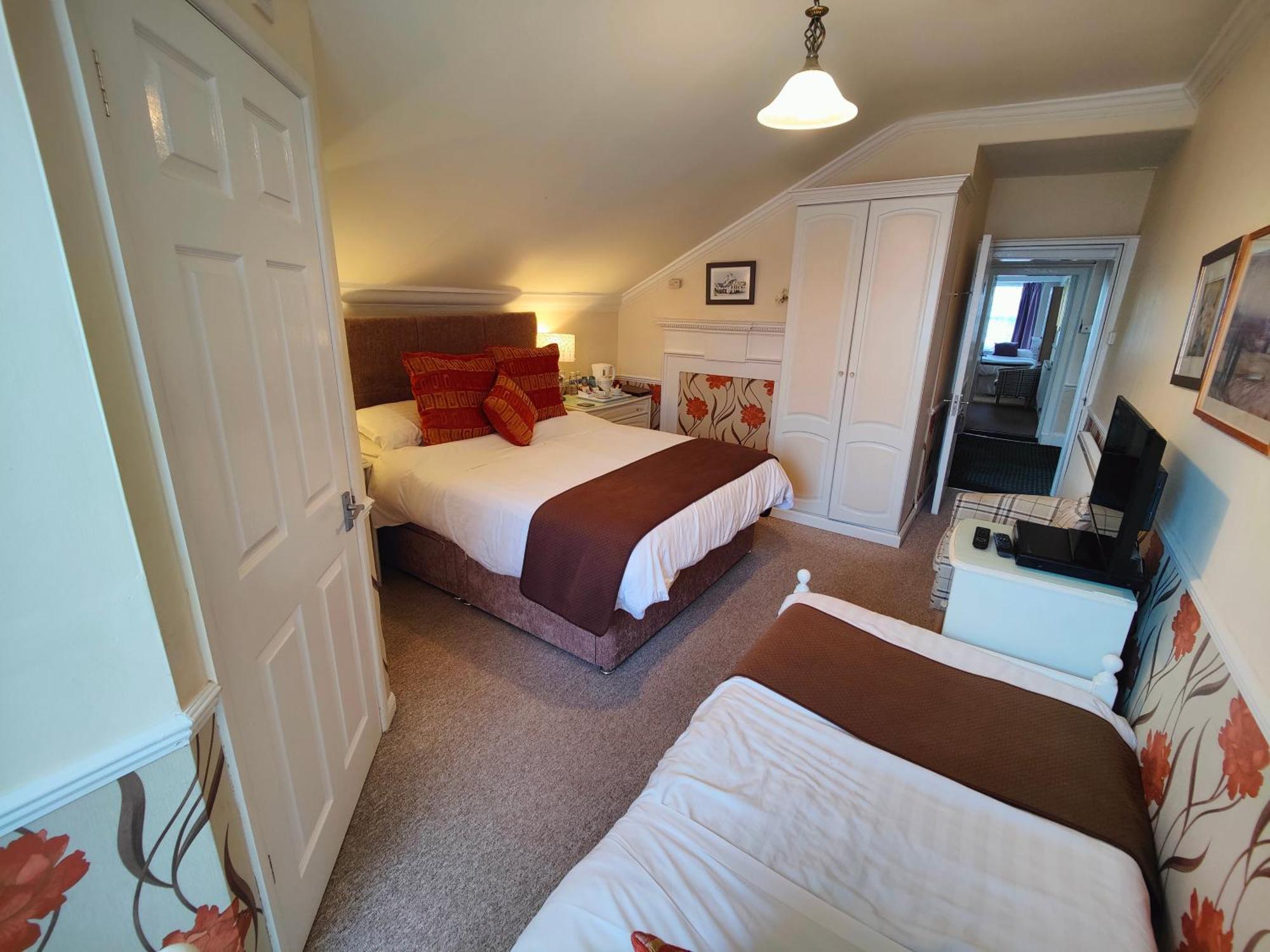 The Pack O' Cards Hotel Combe Martin Bagian luar foto