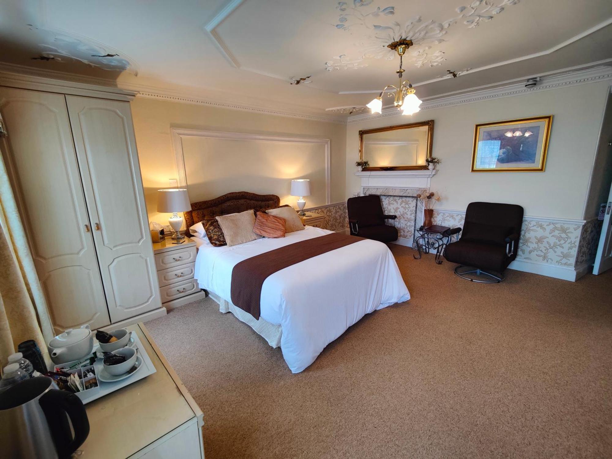 The Pack O' Cards Hotel Combe Martin Bagian luar foto