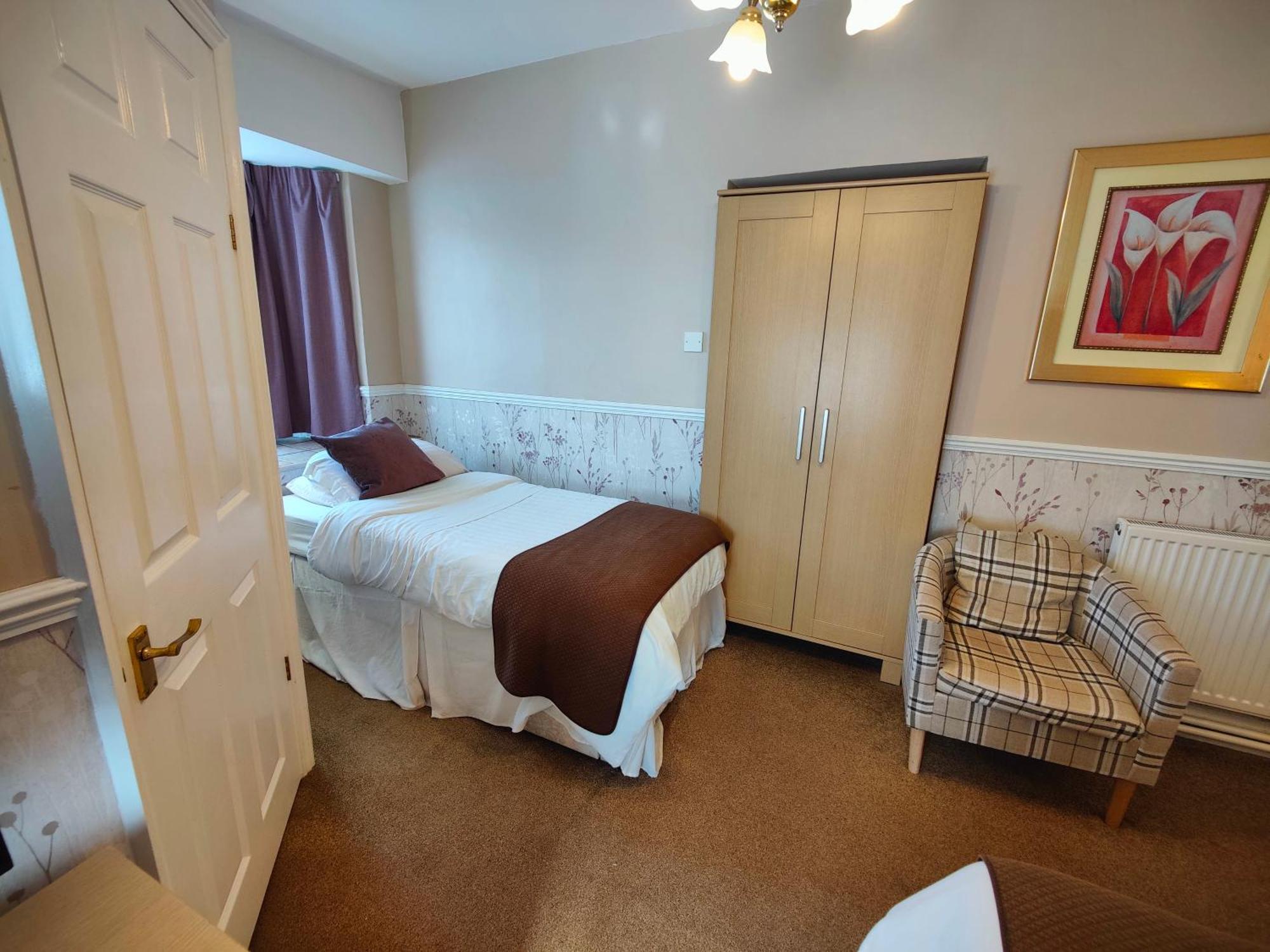 The Pack O' Cards Hotel Combe Martin Bagian luar foto