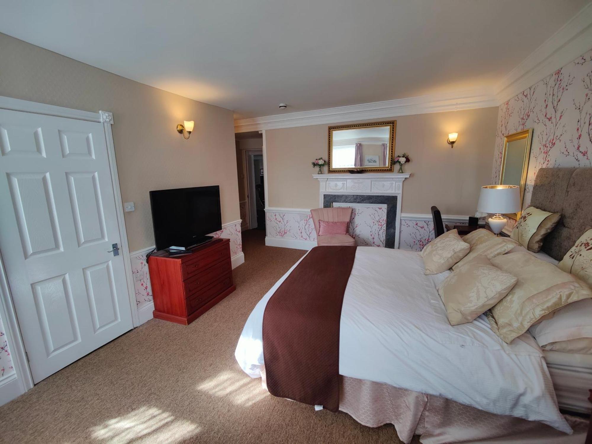 The Pack O' Cards Hotel Combe Martin Bagian luar foto