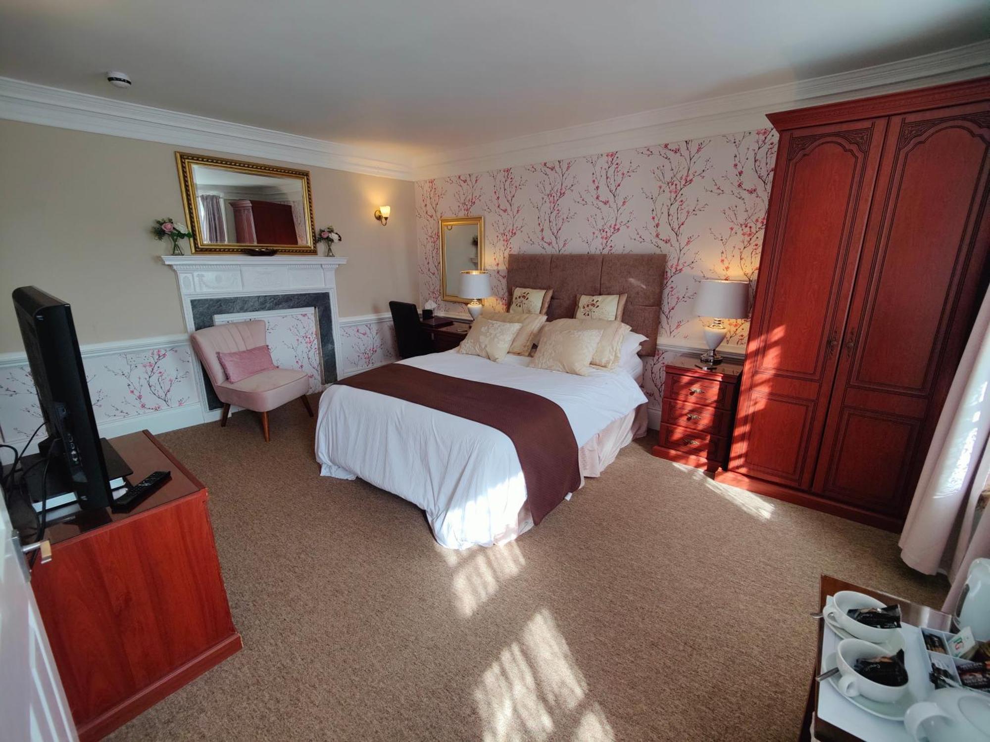 The Pack O' Cards Hotel Combe Martin Bagian luar foto