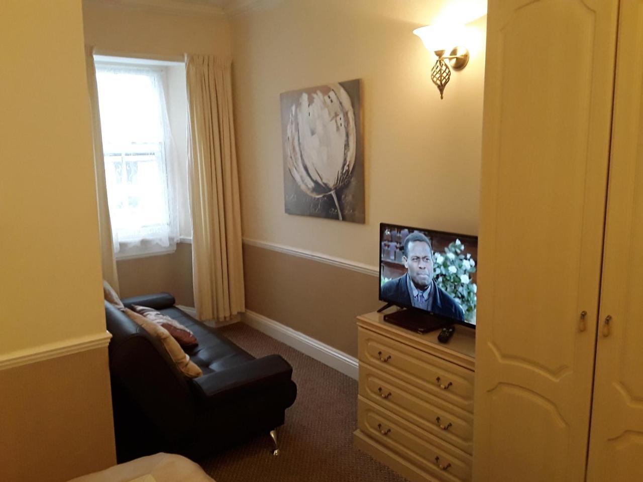 The Pack O' Cards Hotel Combe Martin Bagian luar foto